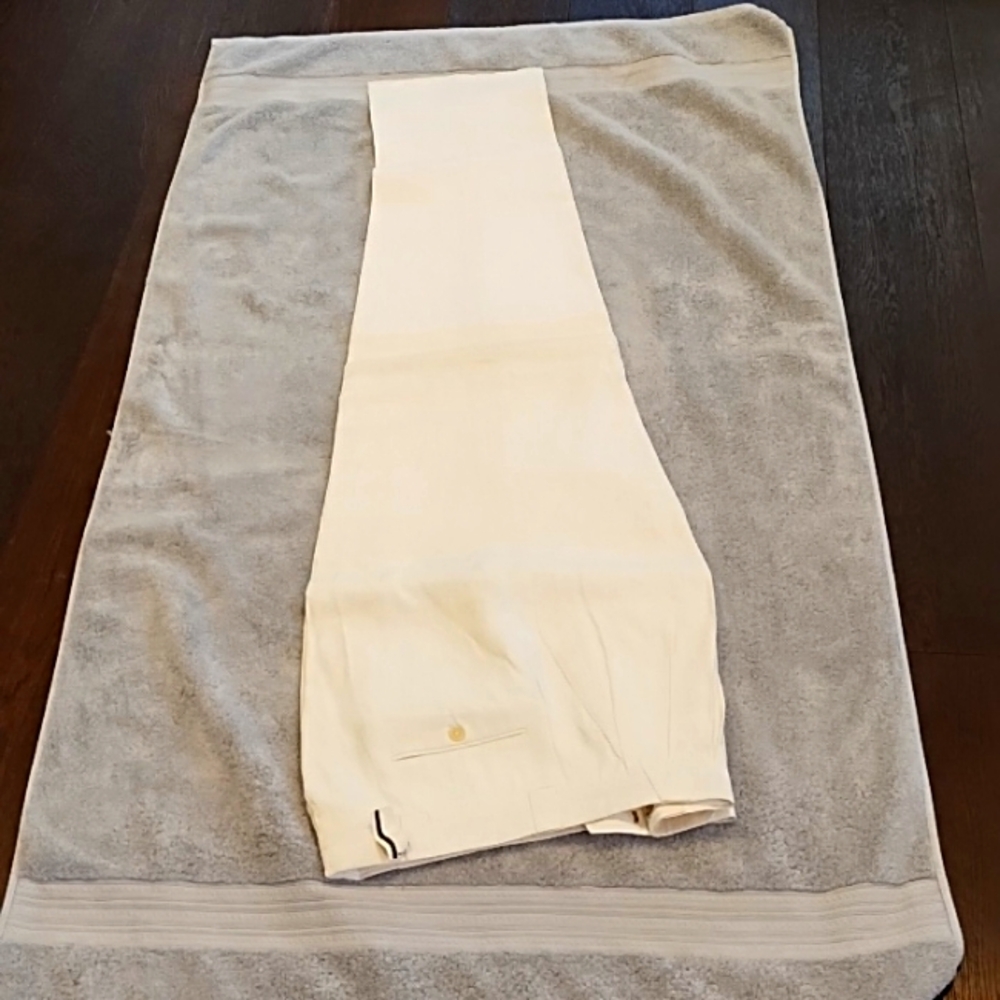 New pleat front linen trousers size 36 unhemmed